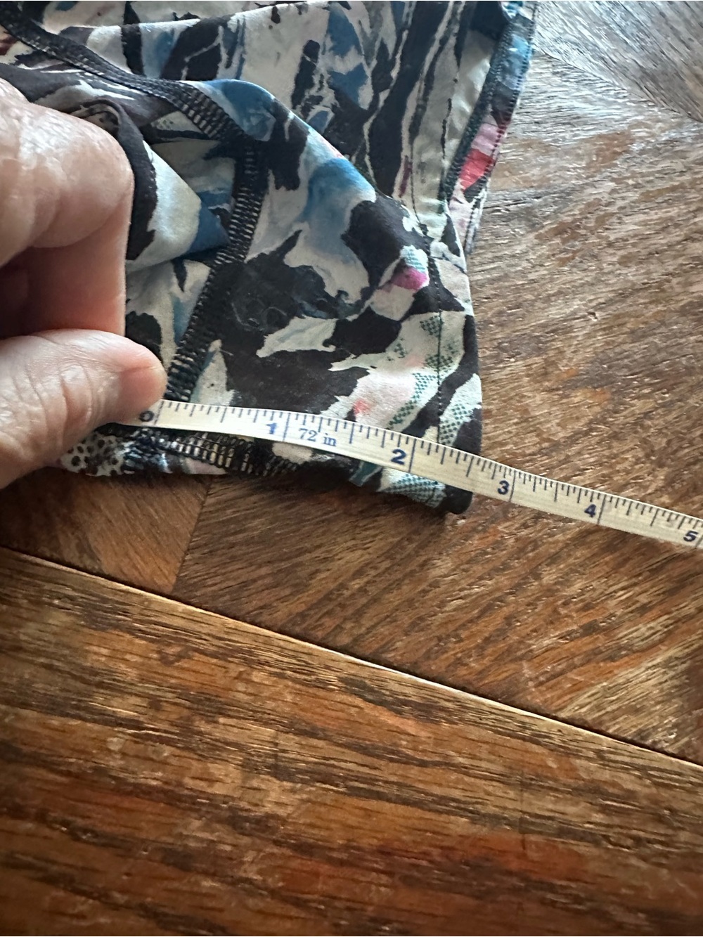 Lululemon speed Shorts with Colorful Abstract Print size 8 - Picture 6 of 6